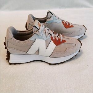 Women’s New Balance 327